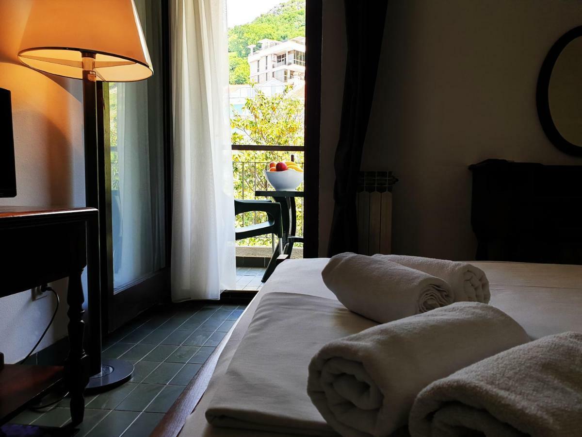 Hotel Sumadija Rafailovici Bečići Buitenkant foto