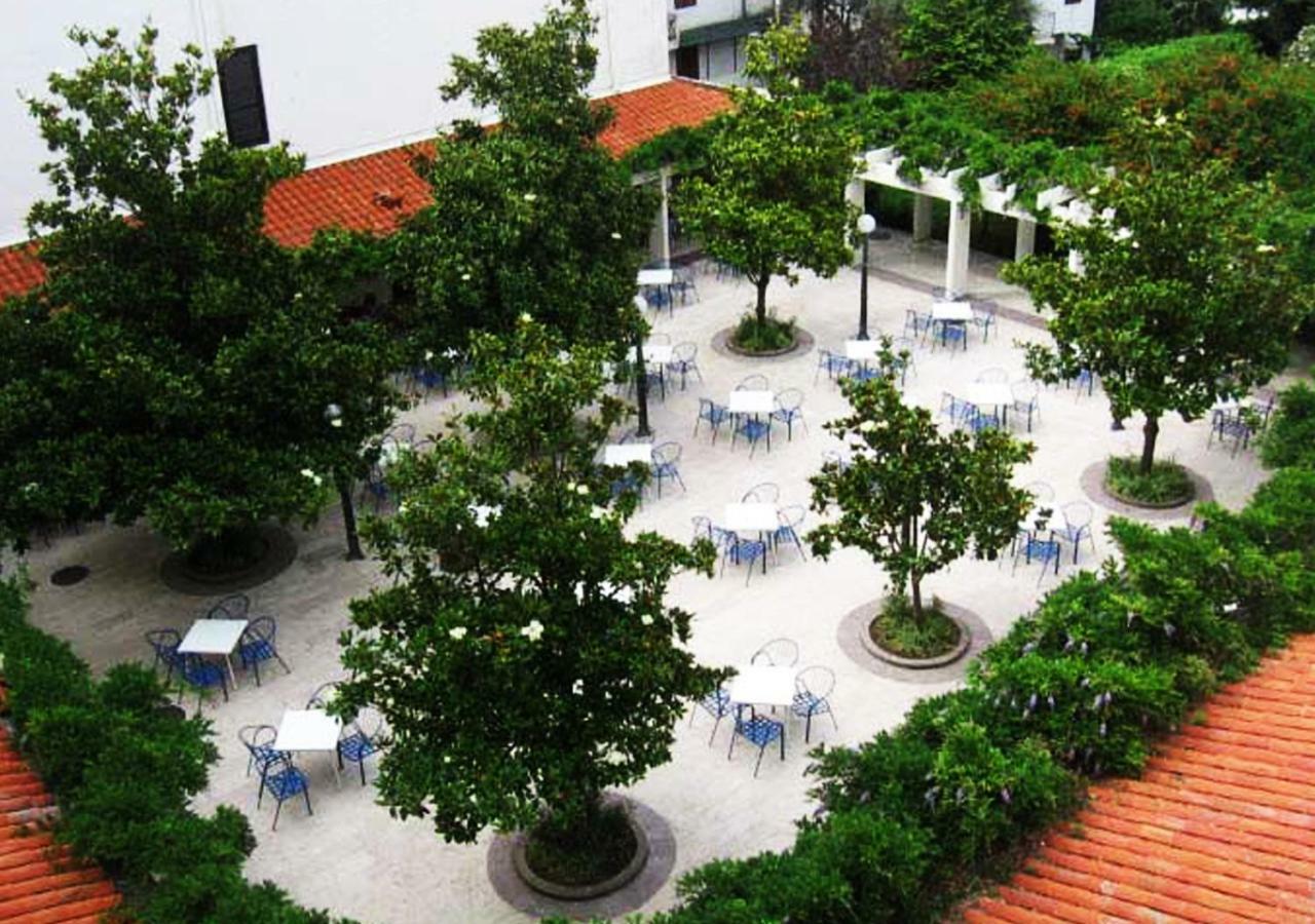 Hotel Sumadija Rafailovici Bečići Buitenkant foto