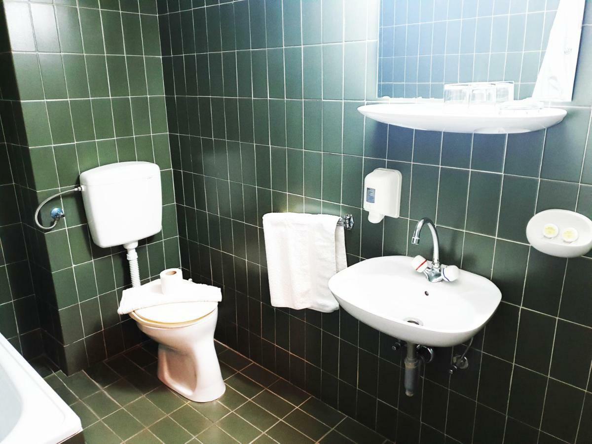 Hotel Sumadija Rafailovici Bečići Buitenkant foto